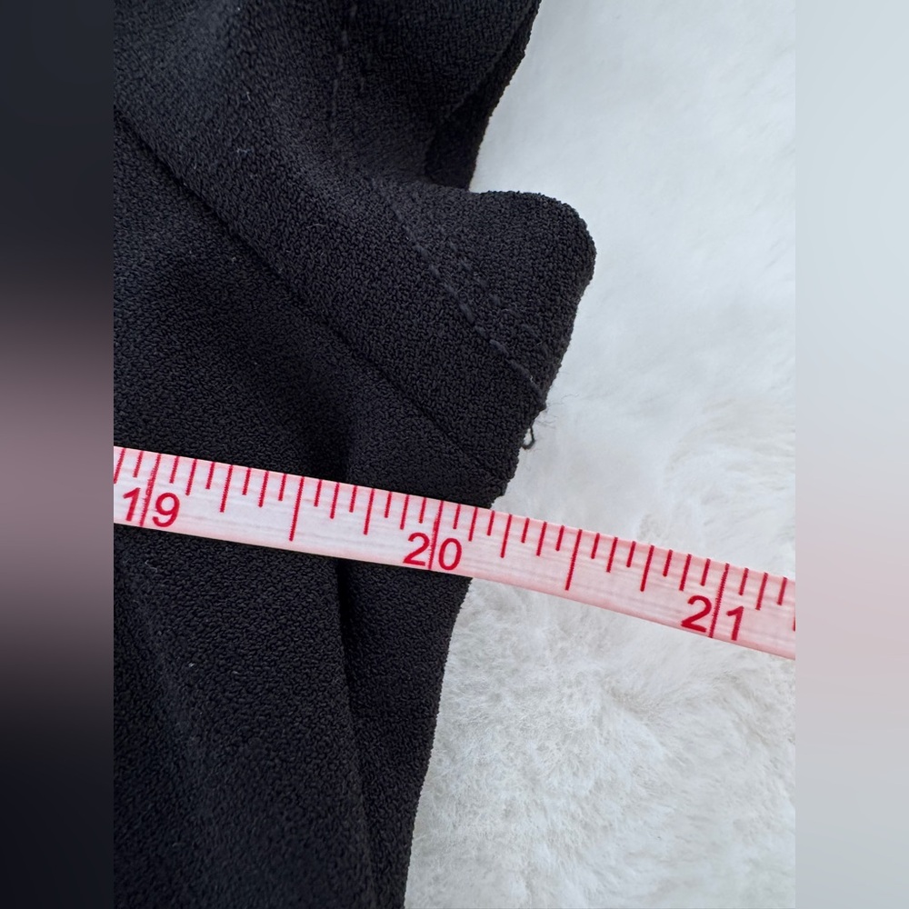 💃 89th & Madison Black Grommet Detail Top, Size Large - Picture 7 of 8